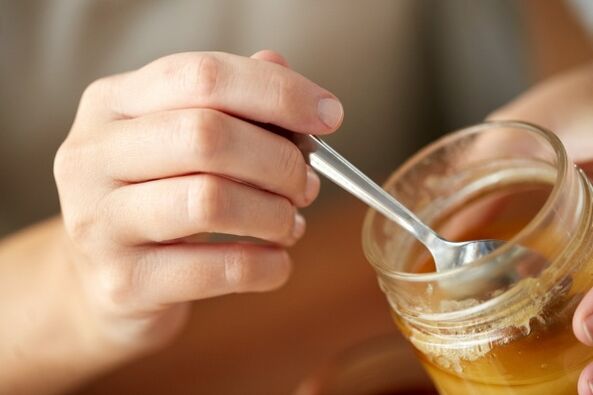 Using honey to treat prostatitis.